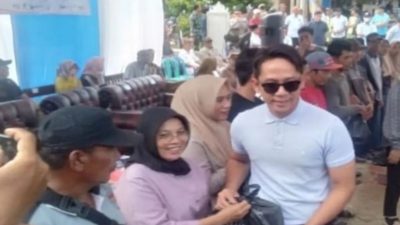 Pemkab Lamsel menyalurkan bantuan sembako bagi korban banjir