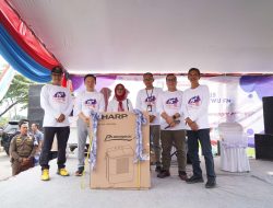 Pj. Bupati Pringsewu Potong Tumpeng dalam Perayaan HUT ke-15 LPPL Rapemda