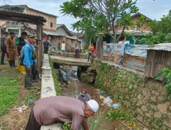 Pemkot Bandarlampung tertibkan 10 bangunan di atas sungai